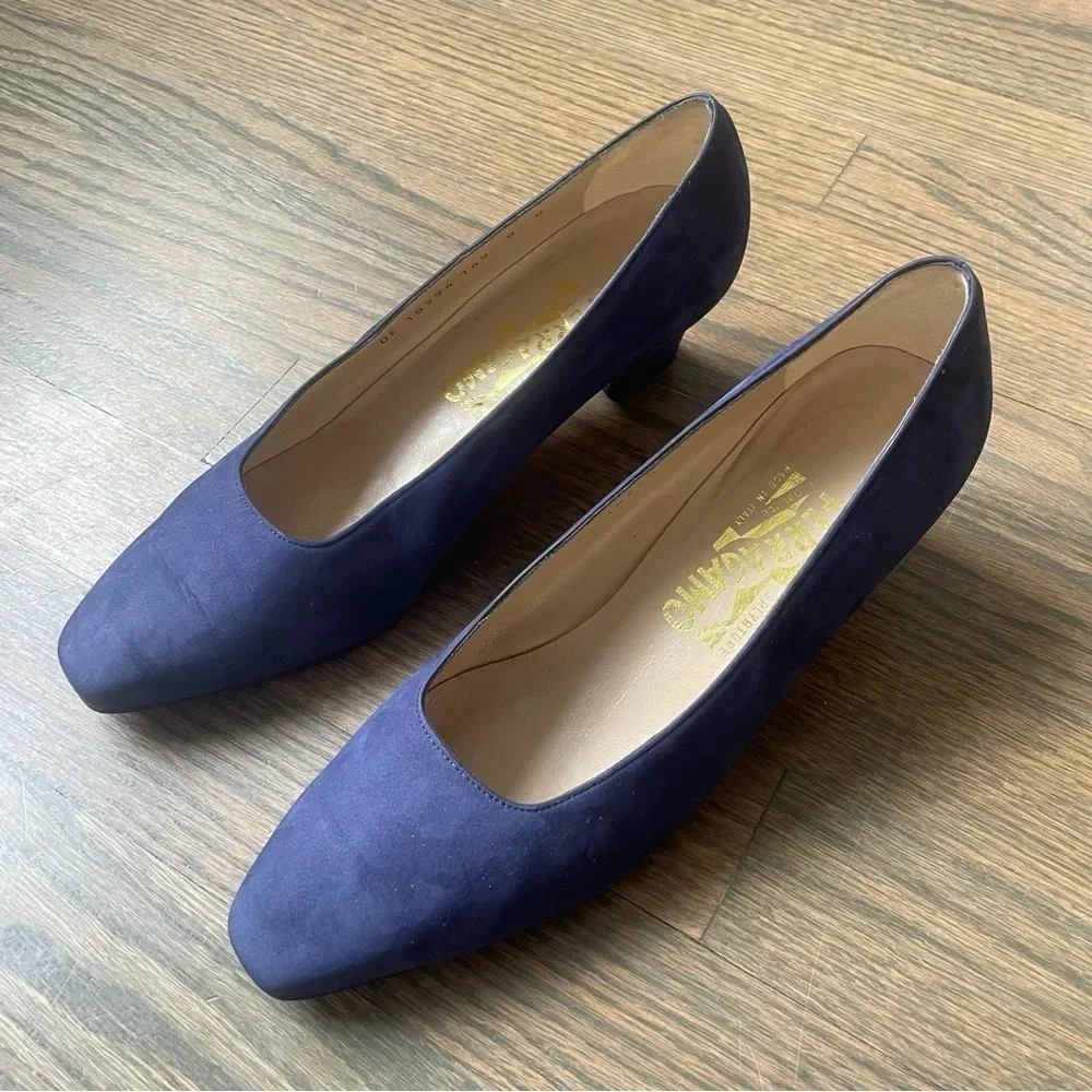 Authentic Vintage Salvatore Ferragamo Navy Blue suede pumps heels